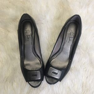Life stride black heels with open toe size 9